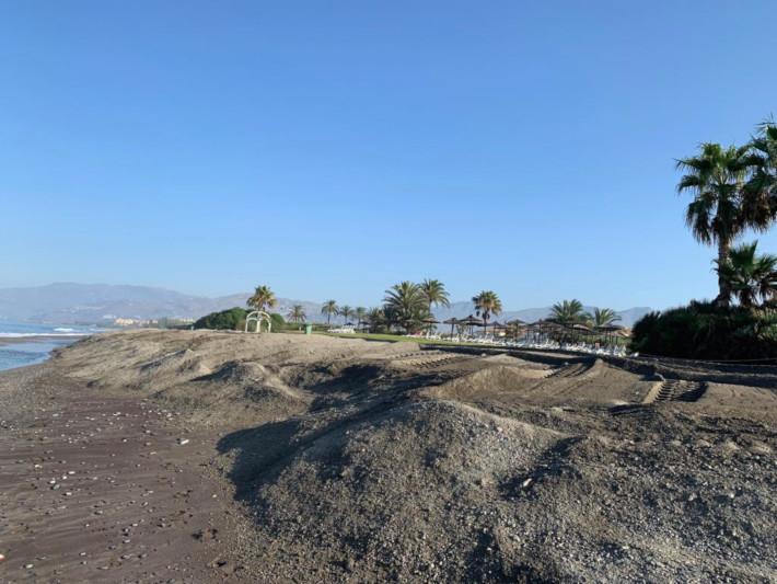 El Ayuntamiento de Motril soluciona los daos del temporal en Playa Granada en menos de 48 horas